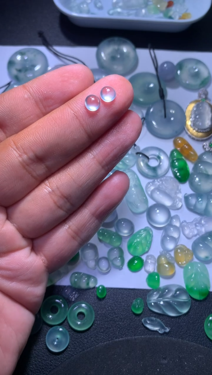 【闪购商品】翡翠颈饰未镶嵌蛋面一对