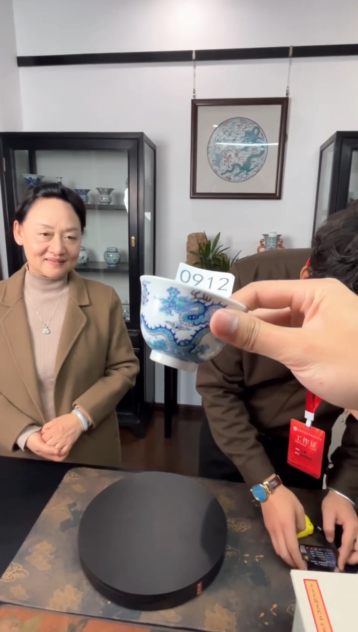 【闪购商品】摆件景德镇陶瓷斗彩龙纹压手杯912