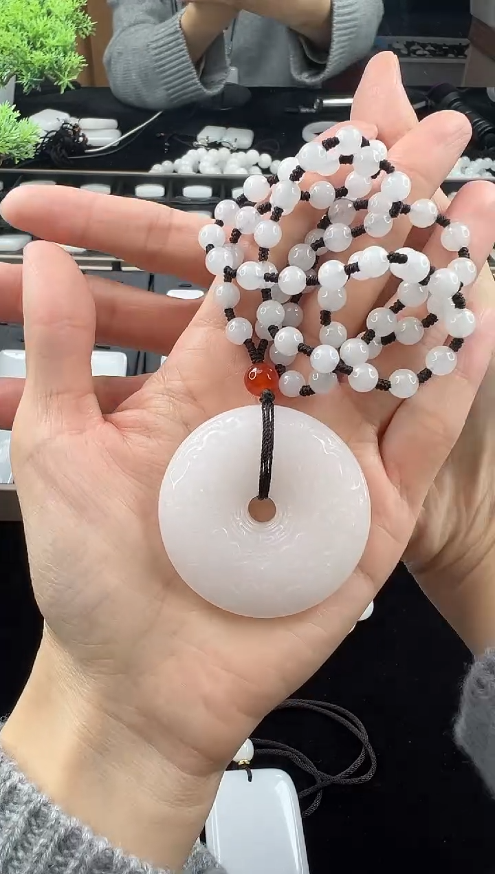 颈饰未镶嵌石英质玉（金丝玉）1