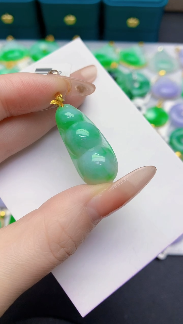 颈饰18K金镶嵌翡翠缅甸天然翡翠A货