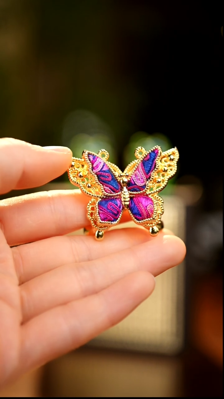 刺绣私人定制苗族手工W1