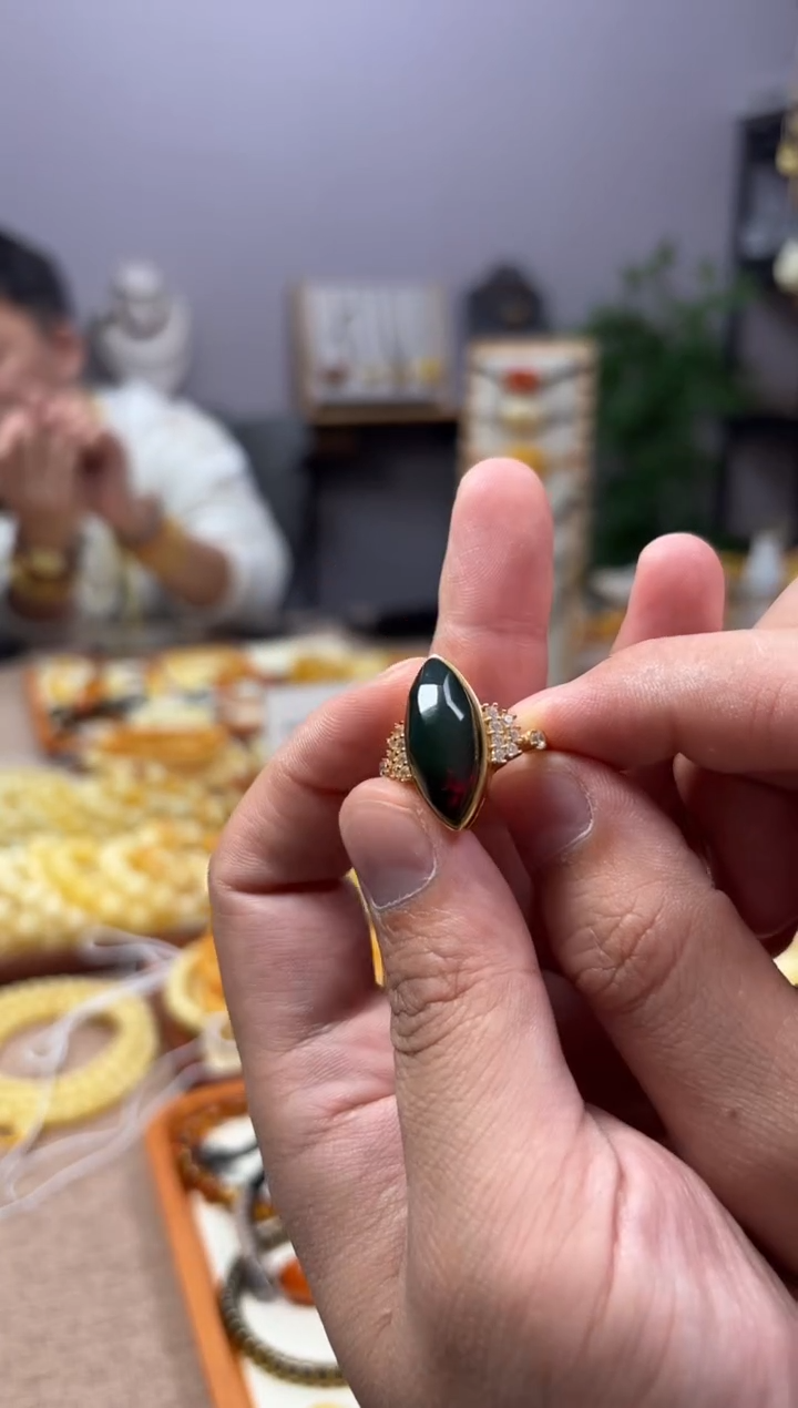 【闪购商品】蜜蜡裸石未镶嵌戒指