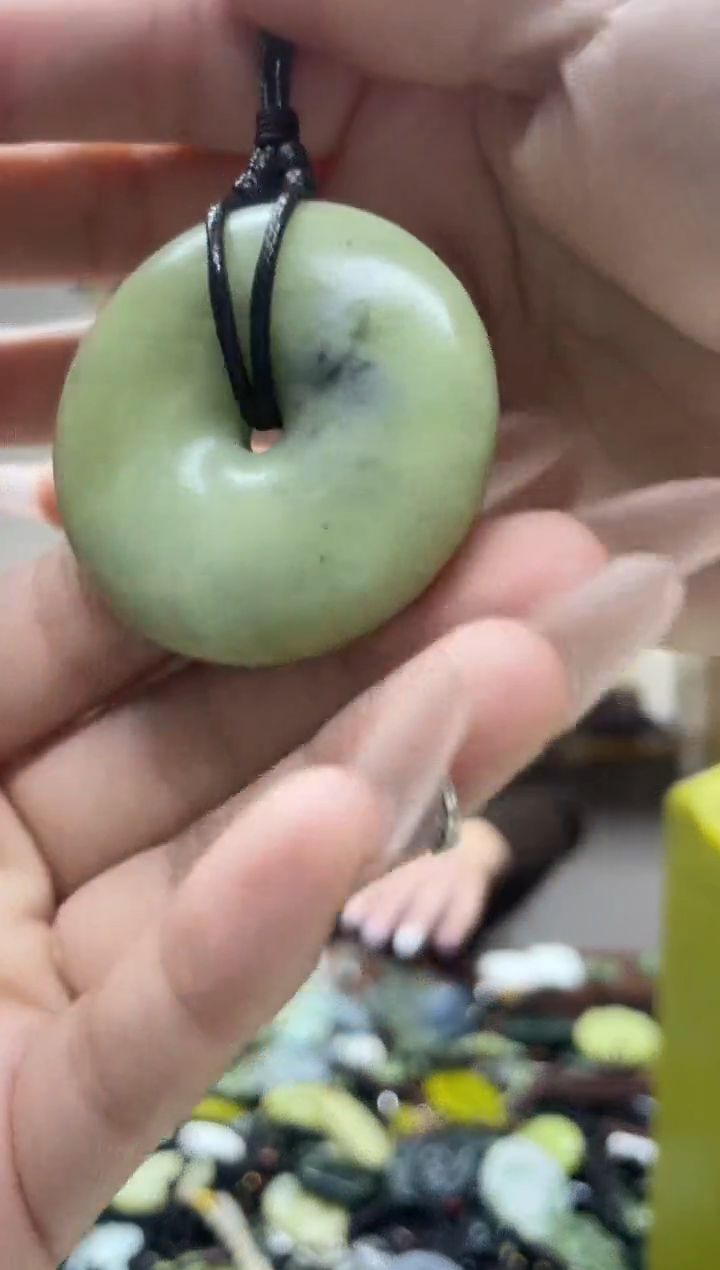 未镶嵌岫玉吊坠`