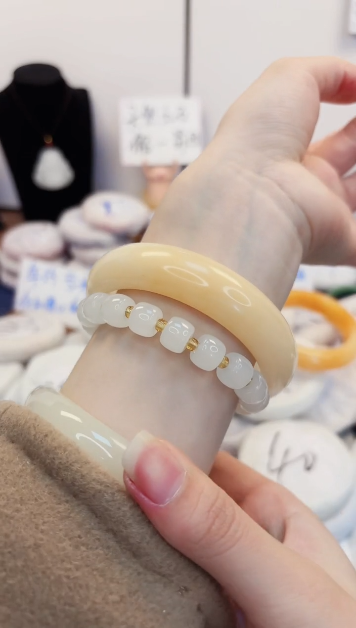 【闪购商品】石英质玉手镯未镶嵌256