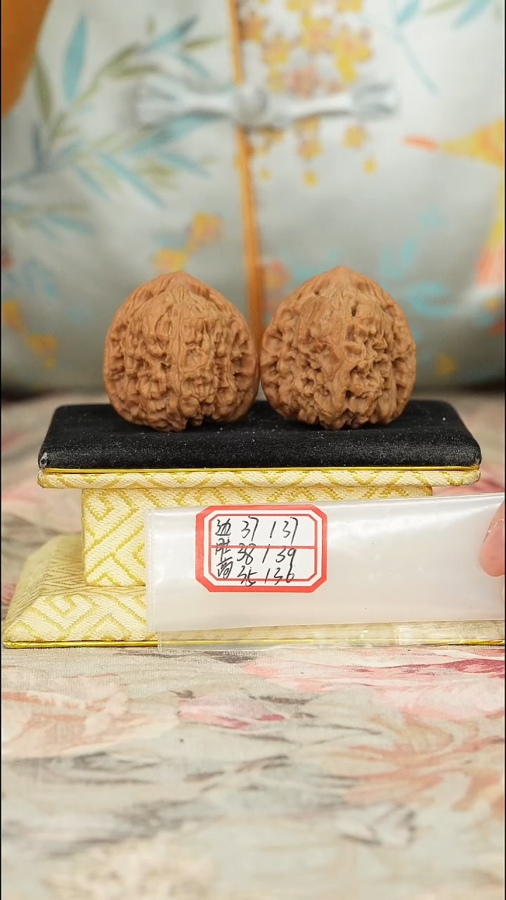 【闪购商品】文玩核桃把件赵喜满南将石