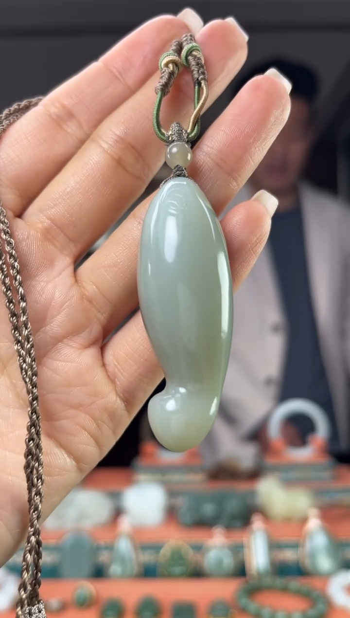 颈饰未镶嵌和田玉佩佩