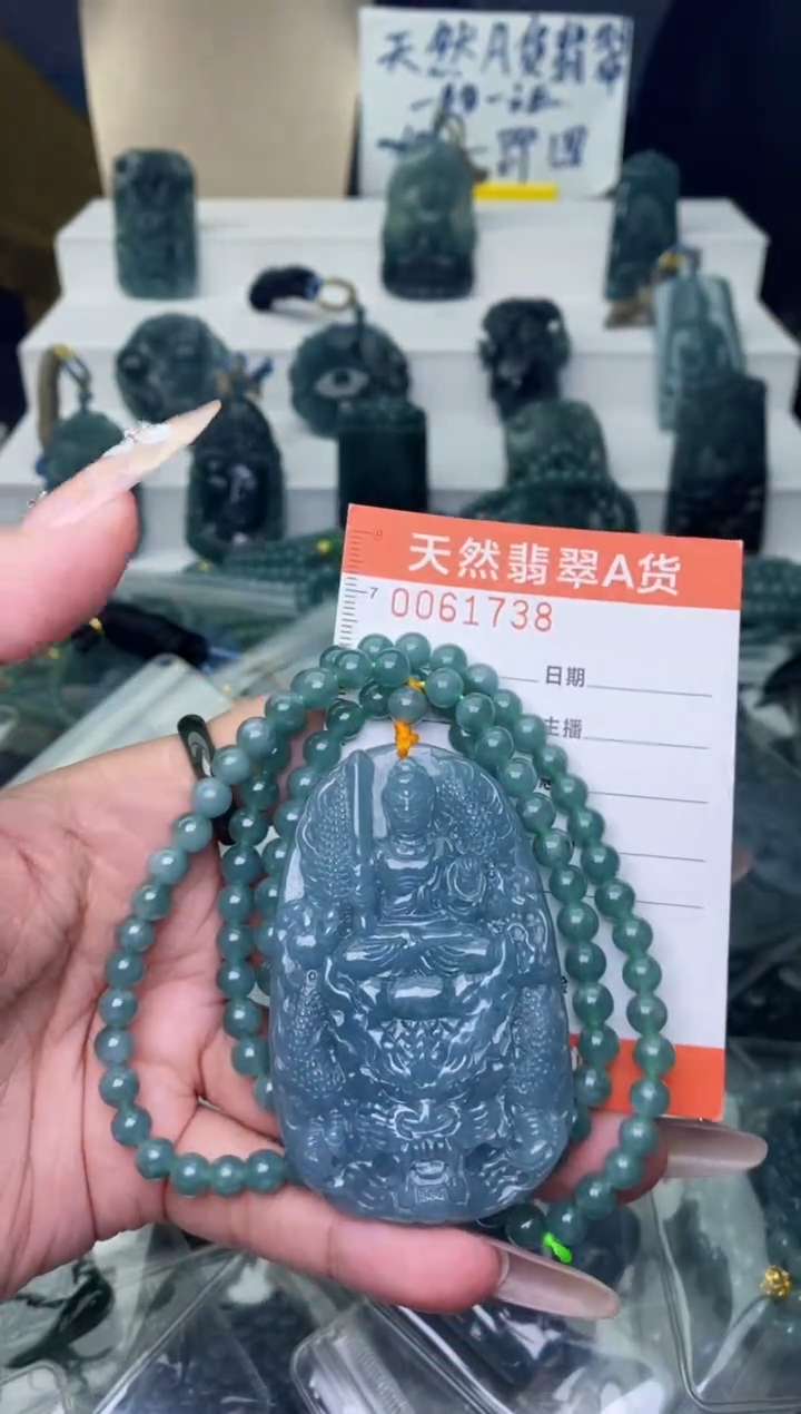 翡翠未镶嵌颈饰