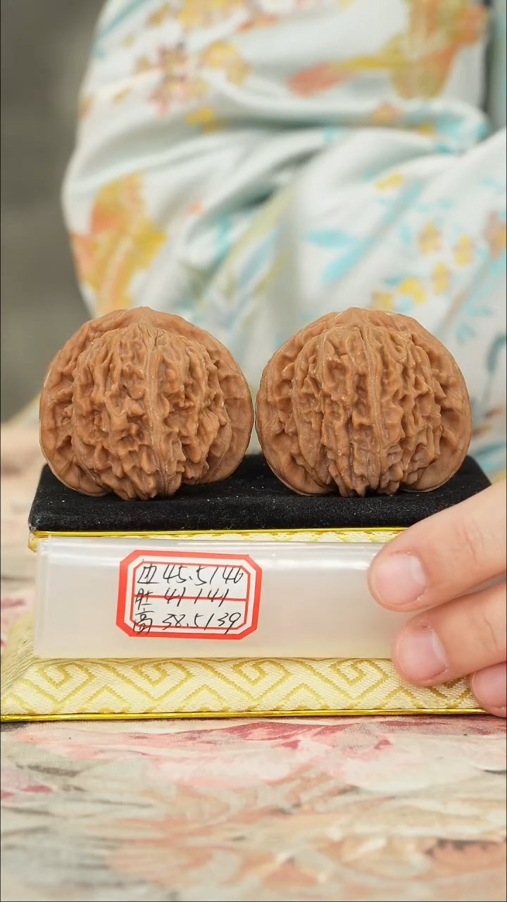 【闪购商品】文玩核桃把件一代楼