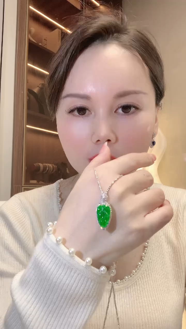 【闪购商品】翡翠吊坠(不含链)18K金镶嵌D13 