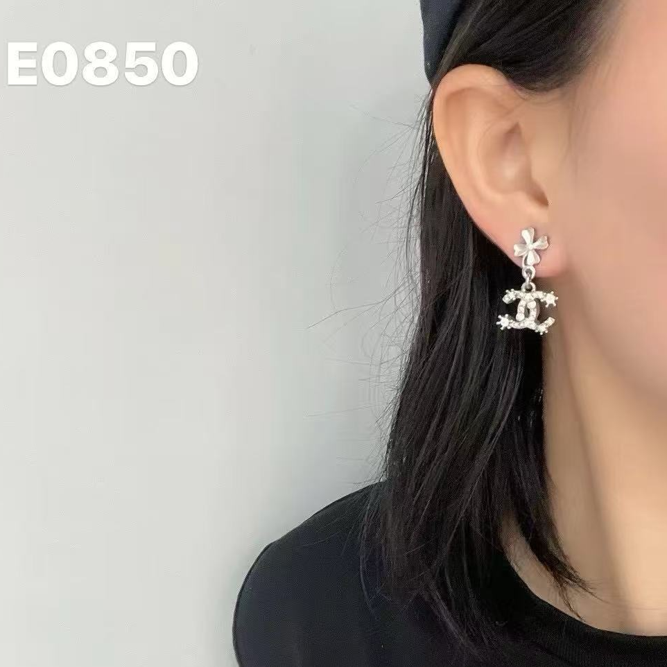 锌合金锆石耳饰 AnnaV 香奶家百搭锆石镶嵌耳环 E0850