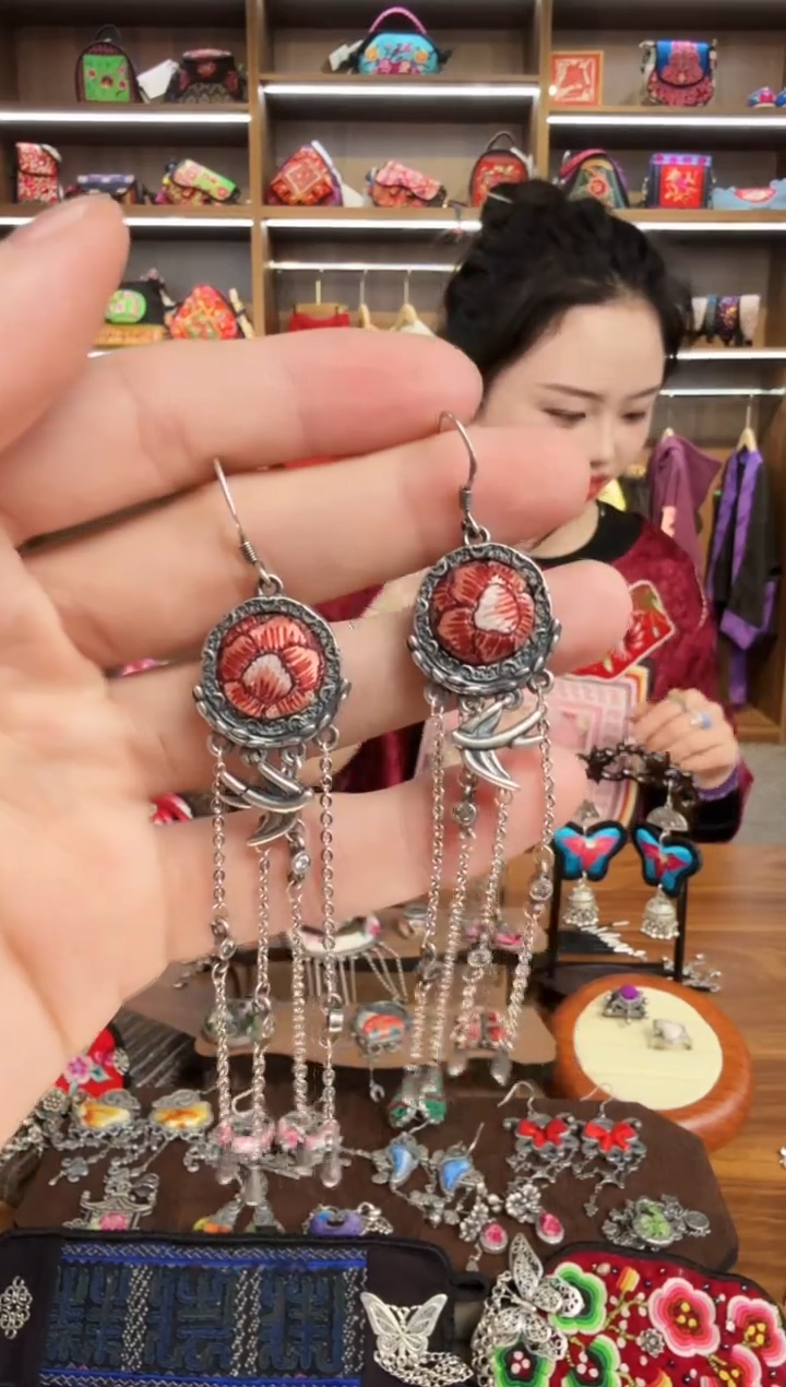 【闪购商品】织绣12蒙阿苏苗绣传承