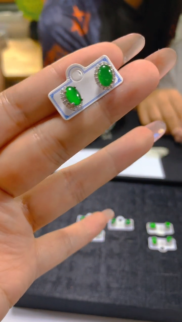 翡翠未镶嵌耳饰多样性发一