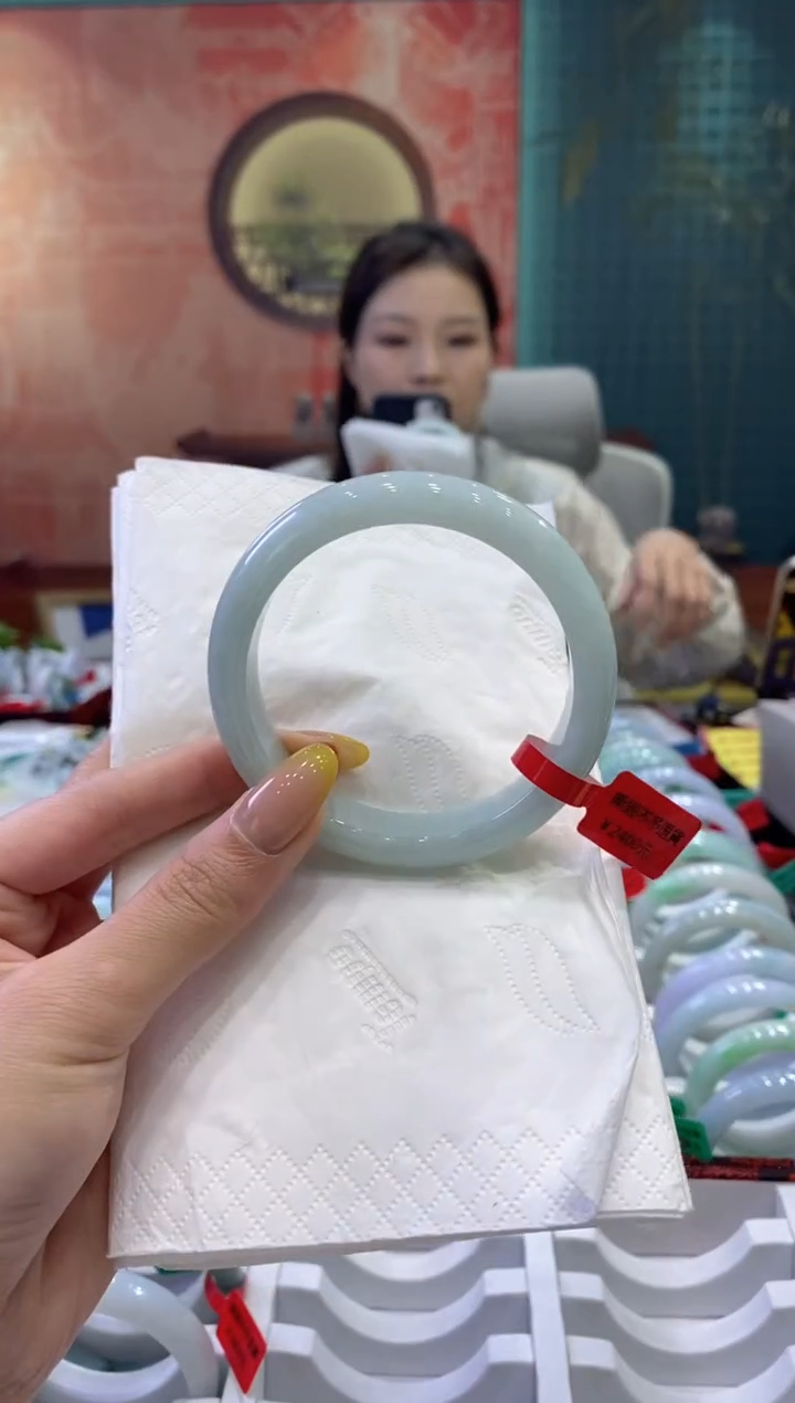 翡翠未镶嵌手镯多人09476