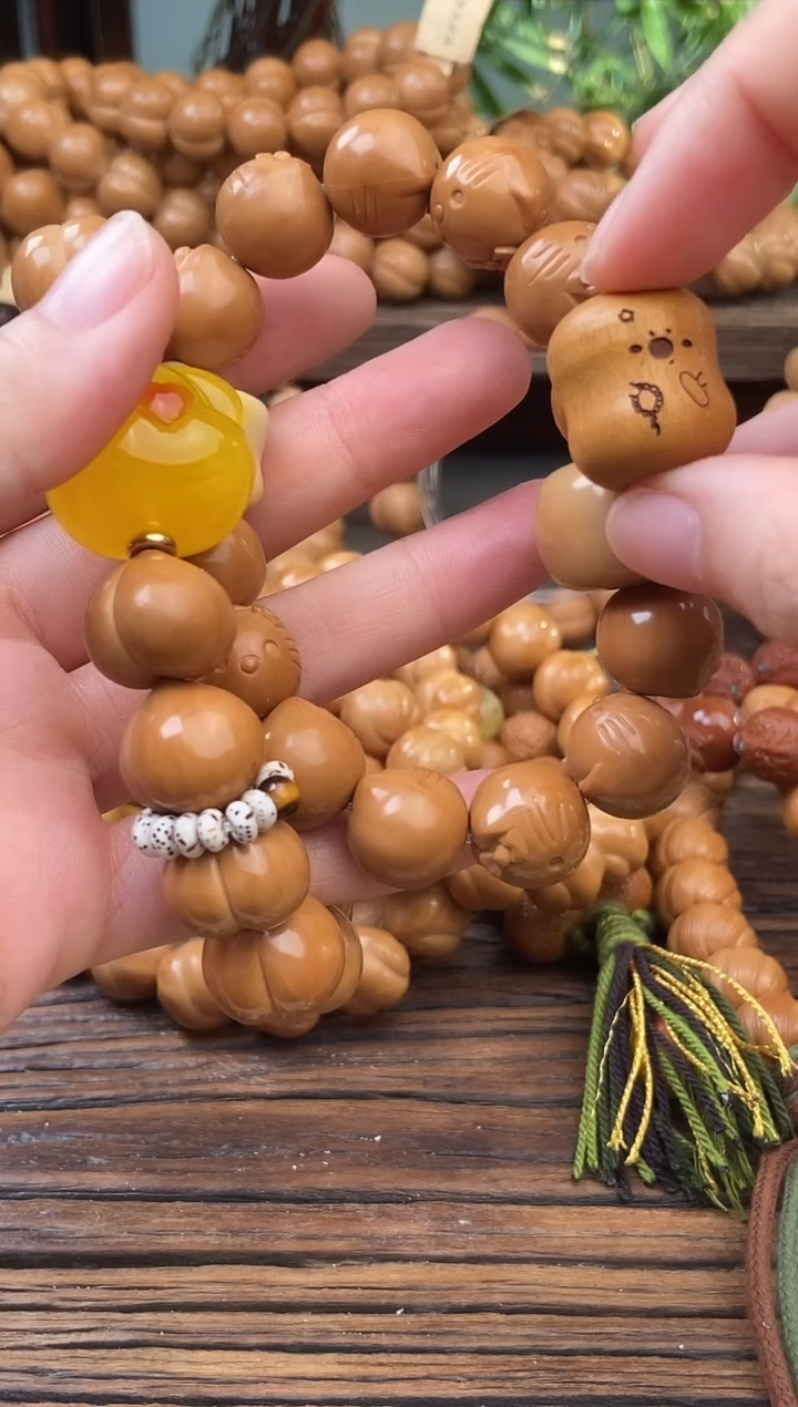 手串猴头核桃?****9kt+小熊+桶珠