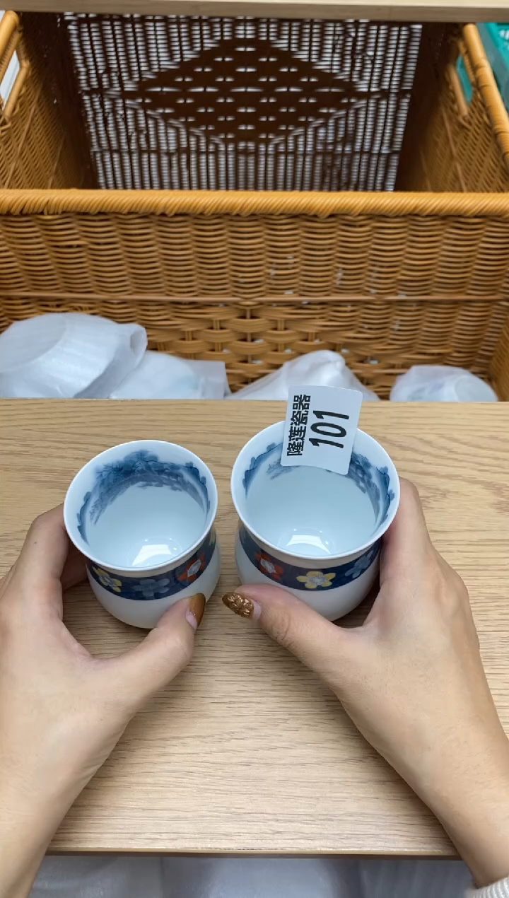 瓷片秋**痕隆莲瓷器欢迎大家