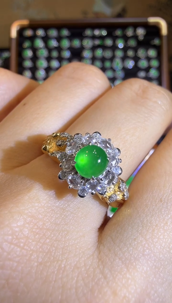 【闪购商品】翡翠戒指18K金镶嵌龙石种蛋面戒指