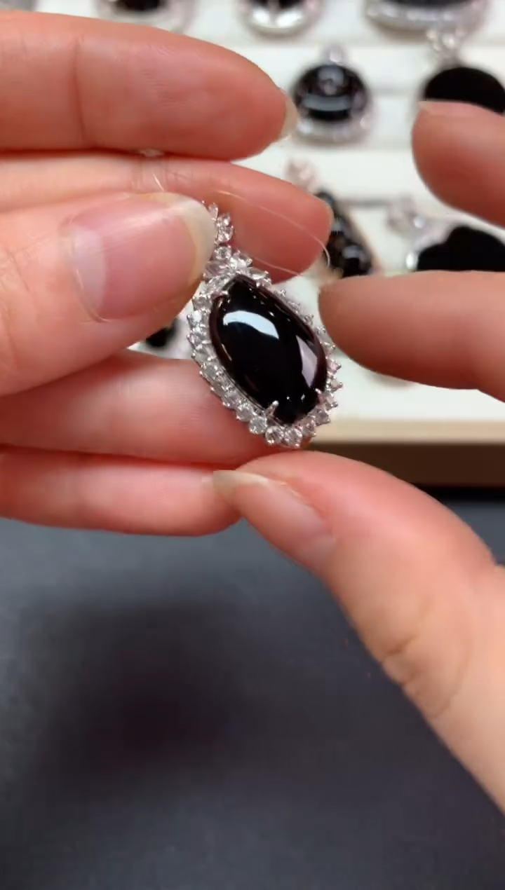 【闪购商品】翡翠吊坠(不含链)18K金镶嵌Z445|9800