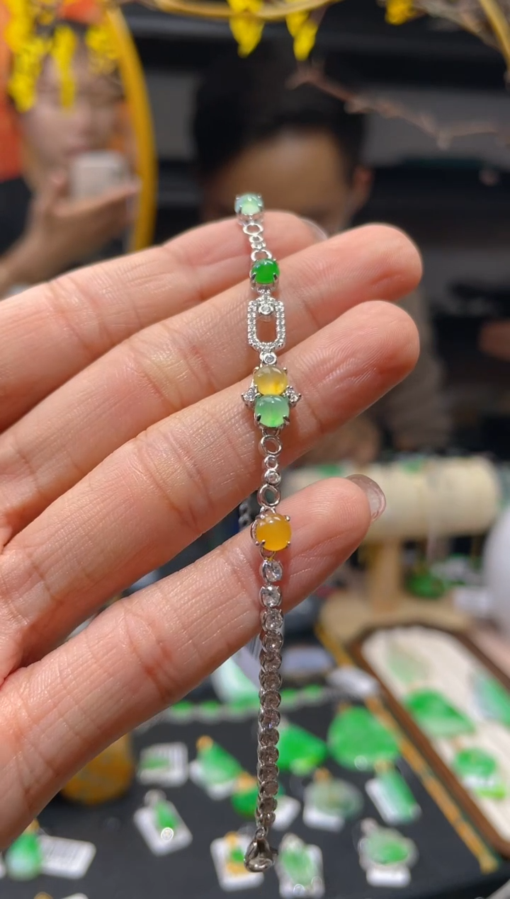 【闪购商品】翡翠颈饰未镶嵌假一赔三