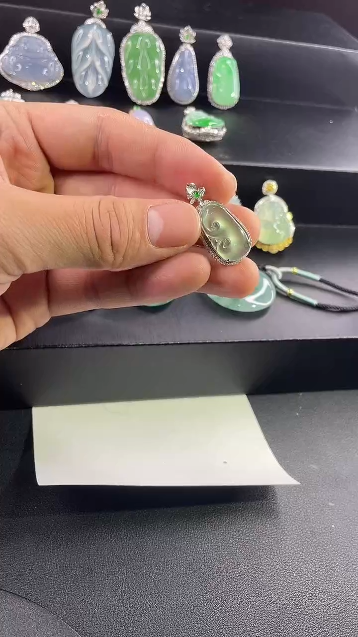 【闪购商品】翡翠颈饰18K金镶嵌吊坠