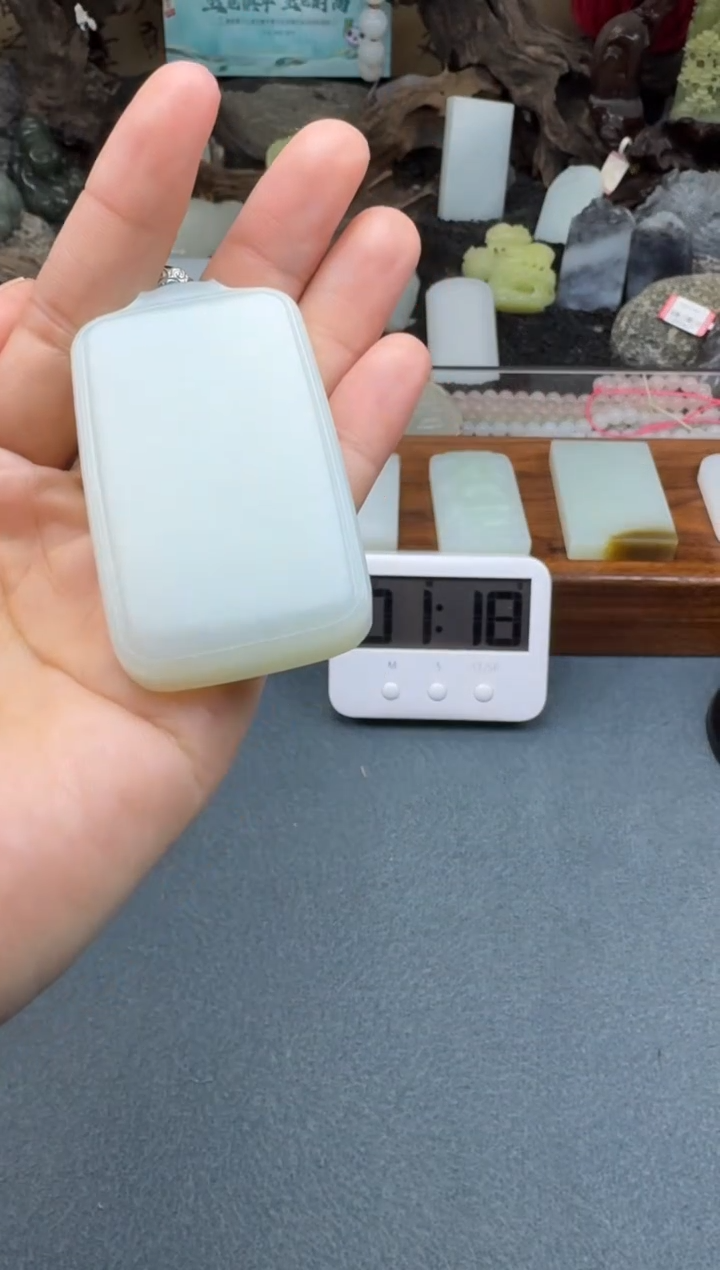 和田玉未镶嵌颈饰开心