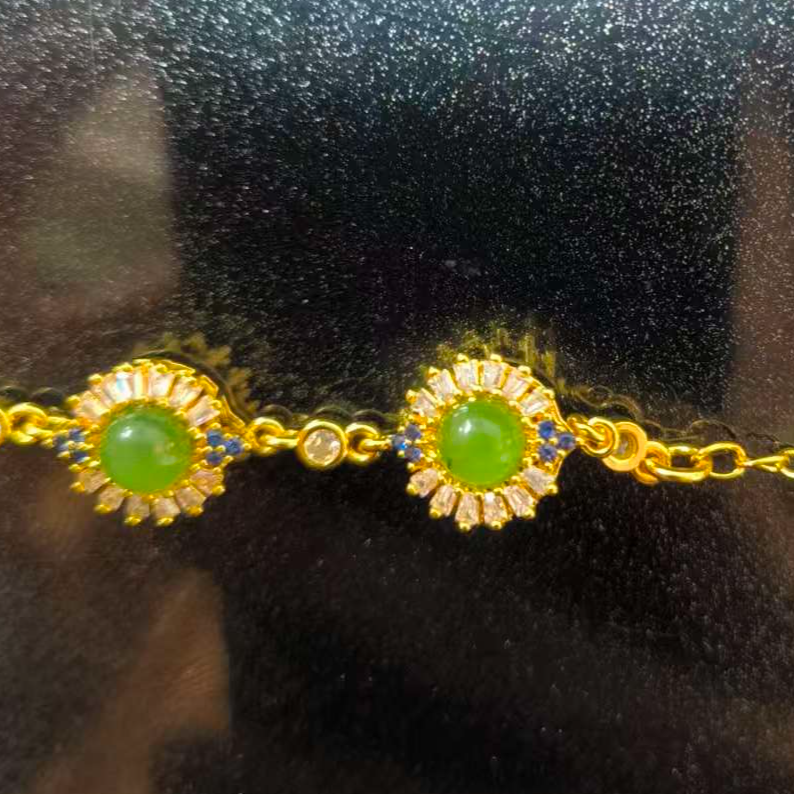 和田玉精美镶嵌手链