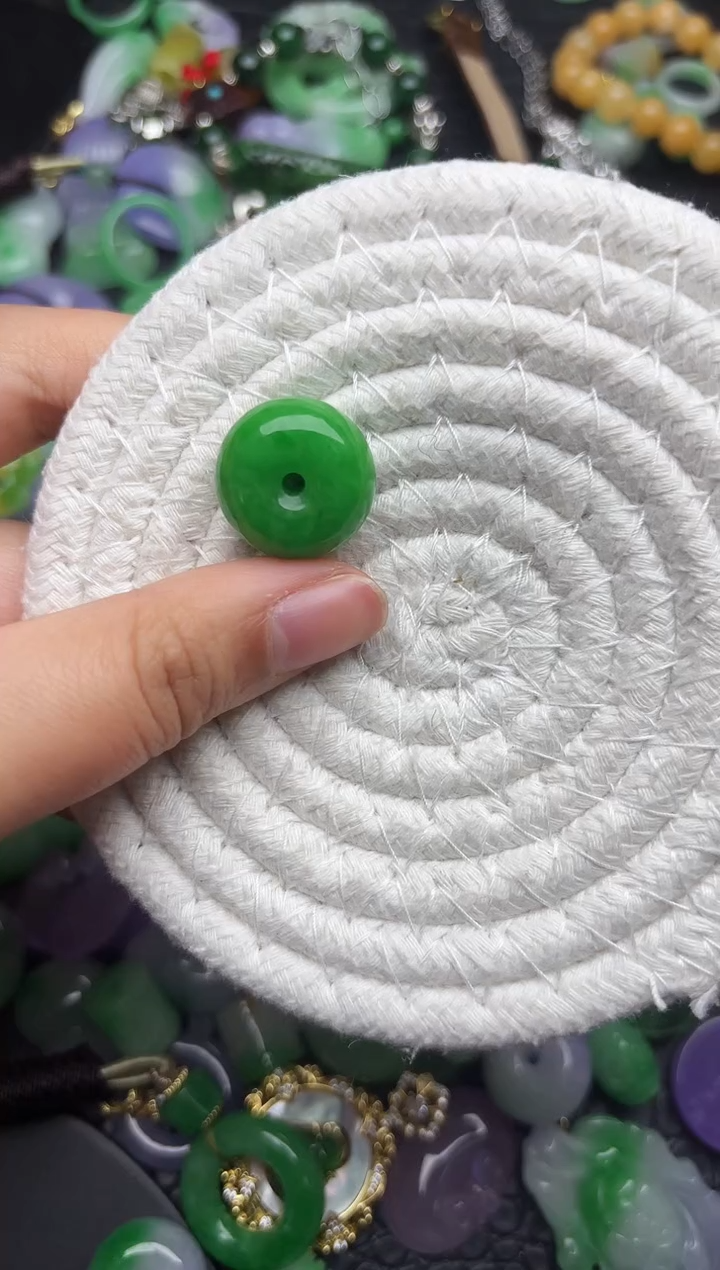 颈饰未镶嵌翡翠缅甸翡翠吊坠