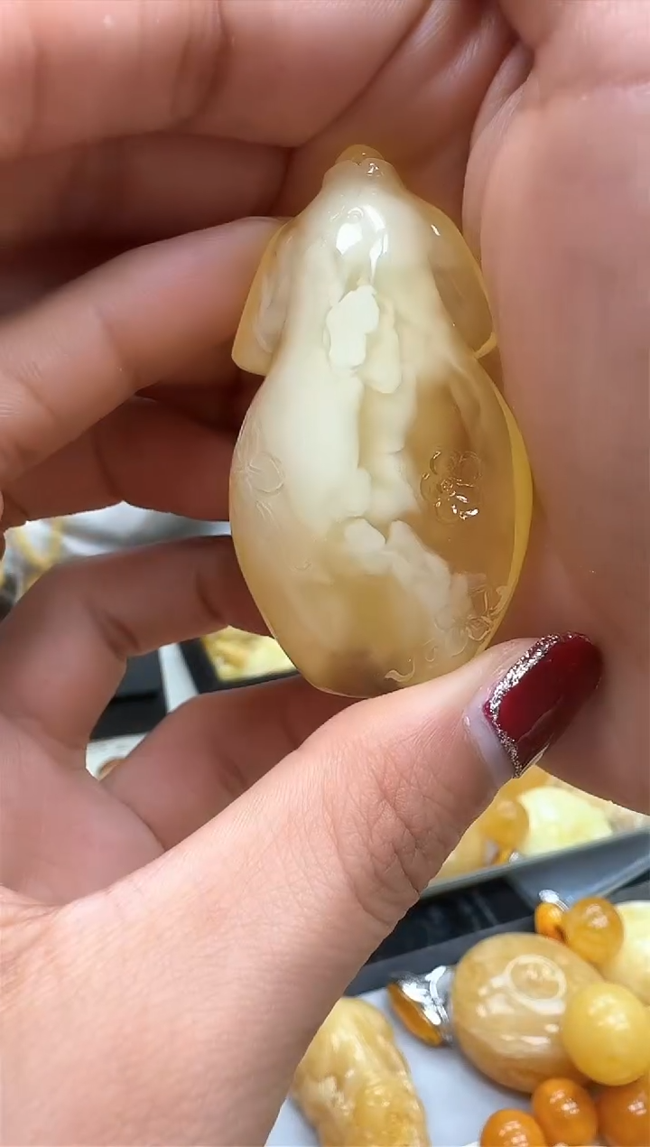 【闪购商品】琥珀裸石未镶嵌挂坠