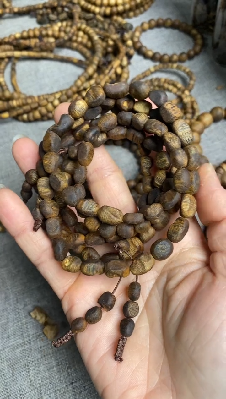 沉香手串板头小留疤珠三圈手串多样性发一