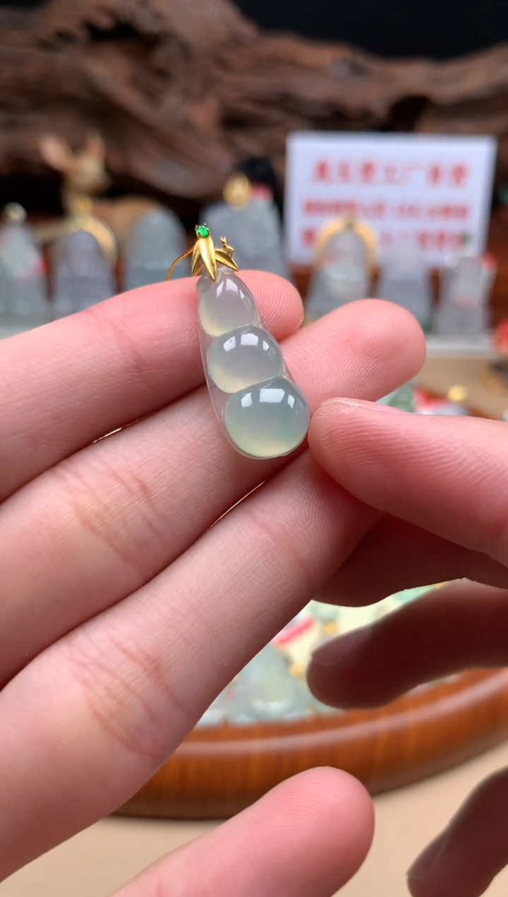 【闪购商品】翡翠颈饰18K金镶嵌豆子