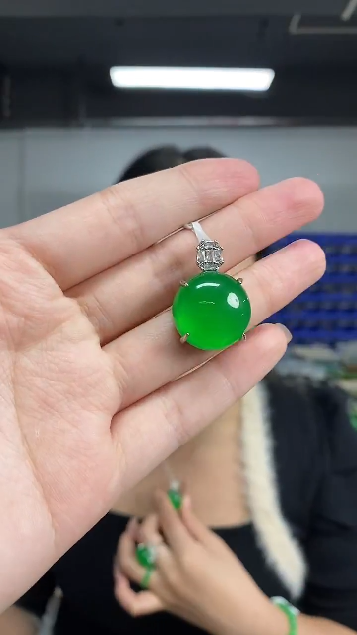 颈饰未镶嵌翡翠多样性发其一颜色微差