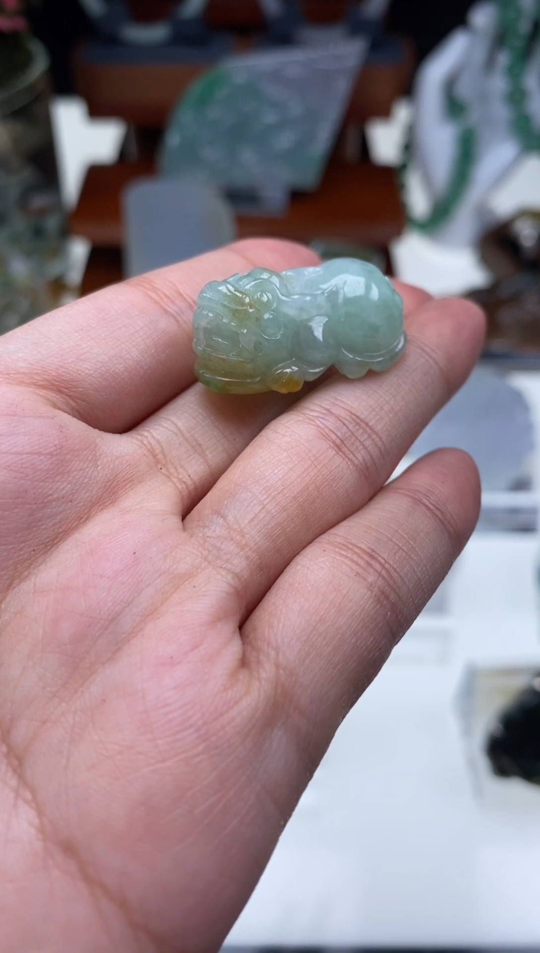 未镶嵌挂件翡翠不****。翡翠