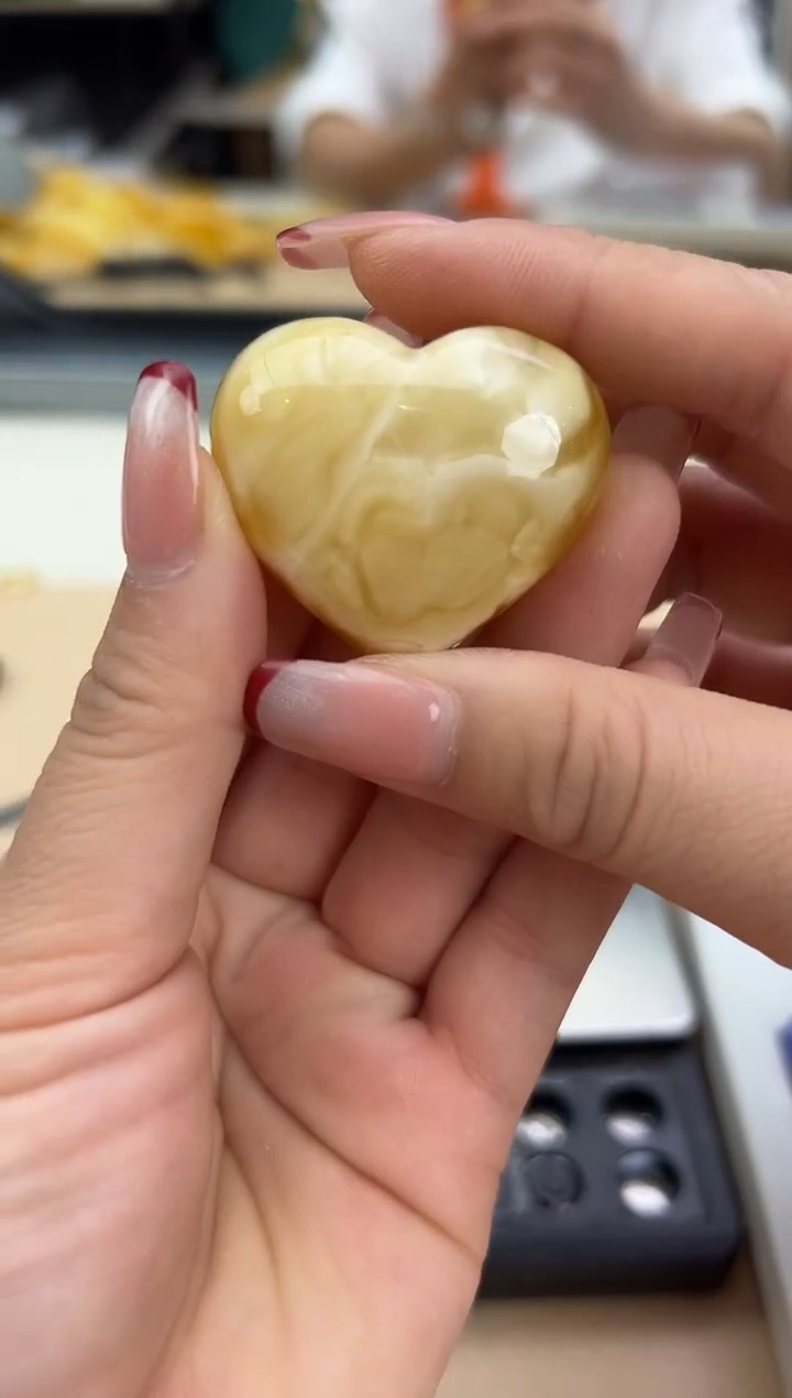 【闪购商品】琥珀裸石未镶嵌蜜蜡吊坠