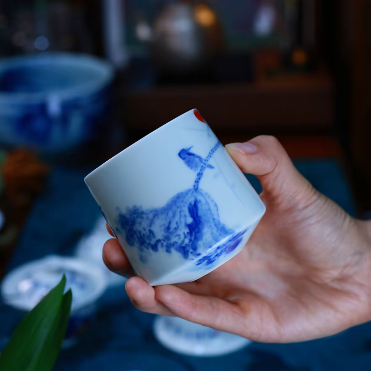  张剑平老师，小鸟莲藕闻香杯，茶杯，高温釉下彩约120CC
