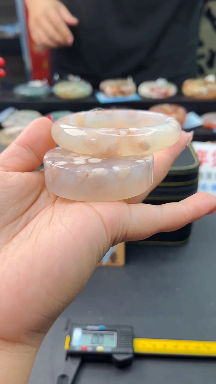 【闪购商品】石英质玉手镯未镶嵌赠送镯心（57圈口）