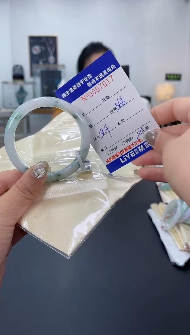 【闪购商品】翡翠手镯未镶嵌天然翡翠A货