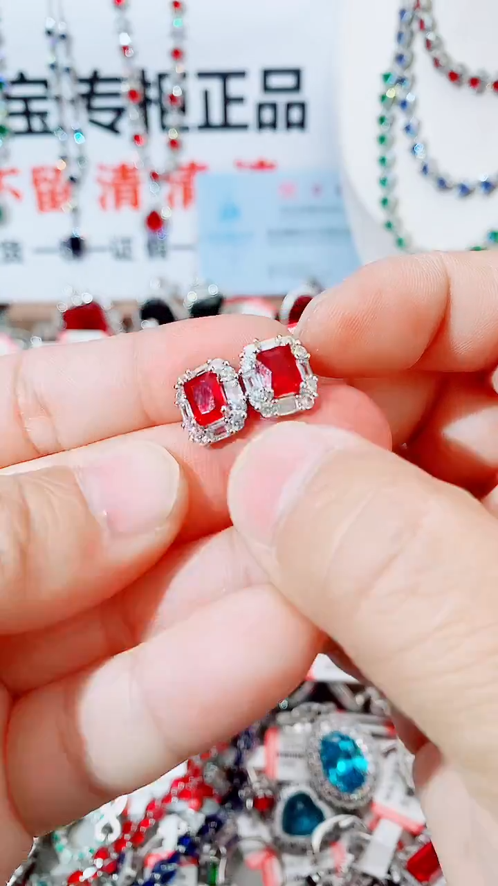 未镶嵌耳饰红宝石  