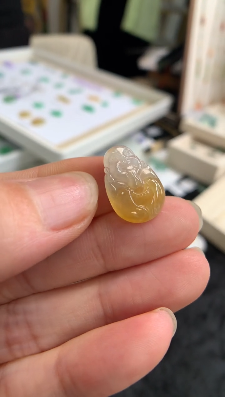 翡翠未镶嵌颈饰佛公