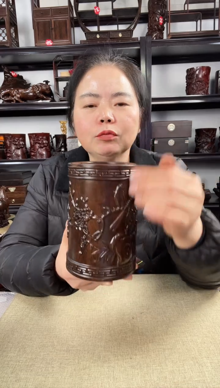 木老李红木工艺品喜上眉梢笔筒