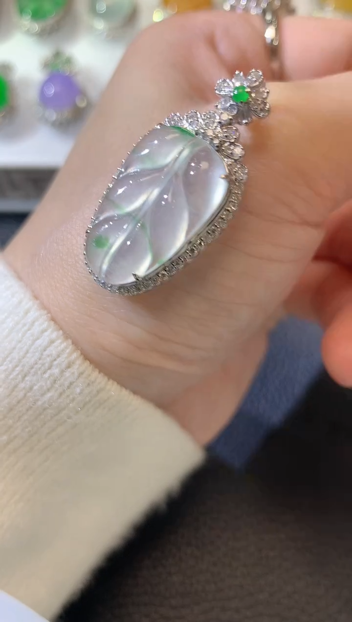【闪购商品】翡翠吊坠(不含链)18K金镶嵌A4翡翠