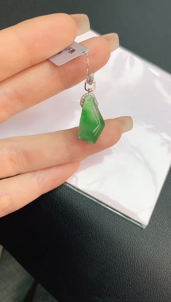 【闪购商品】翡翠颈饰18K金镶嵌赠礼盒证书 珍珍