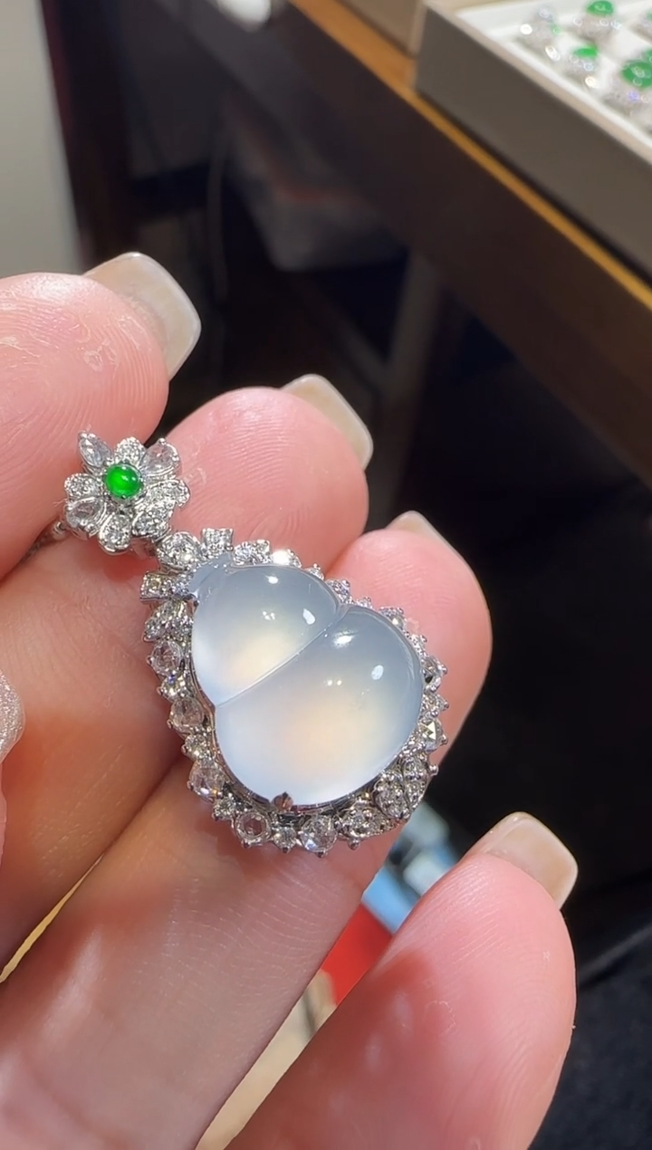 【闪购商品】翡翠颈饰18K金镶嵌葫芦