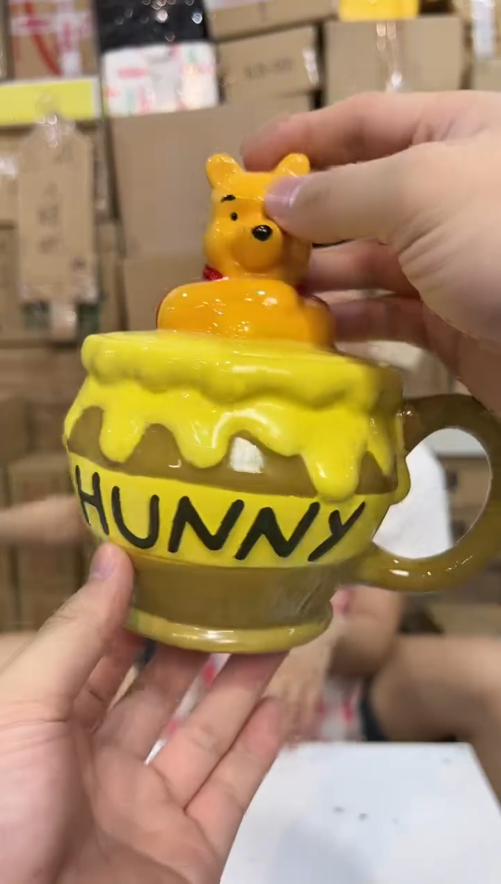 瓷片Q版维尼蜂蜜带盖杯