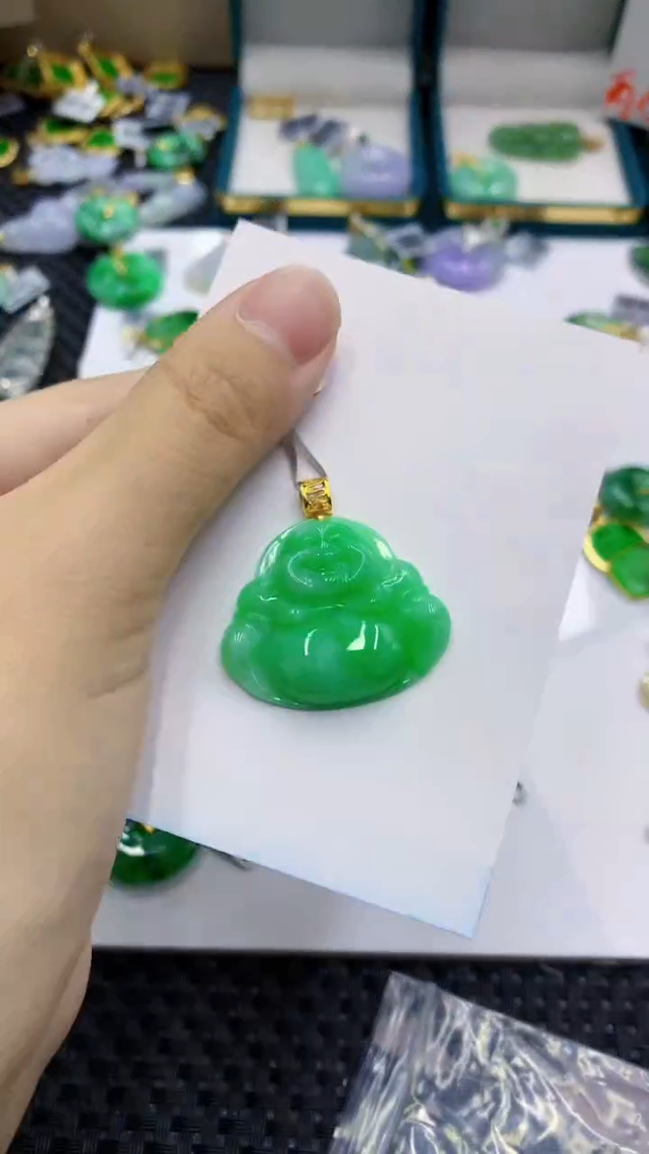 翡翠18K金镶嵌颈饰             1