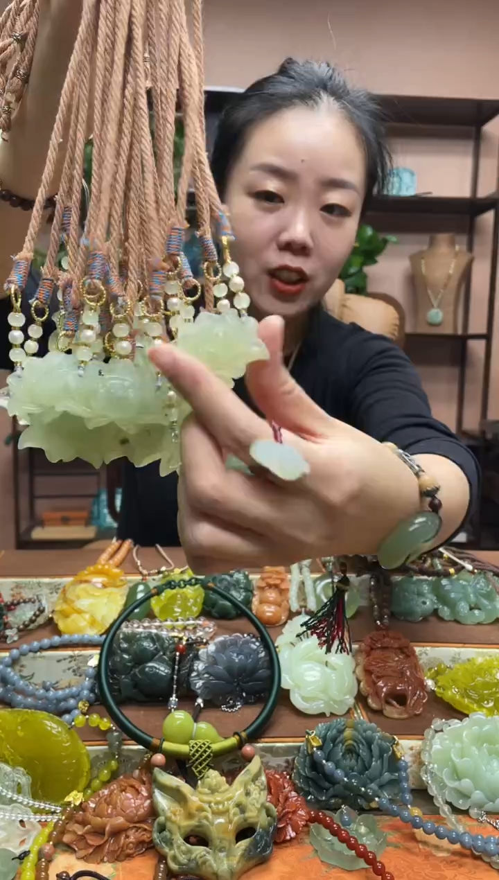 未镶嵌岫玉吊坠多样性发货发其中之一