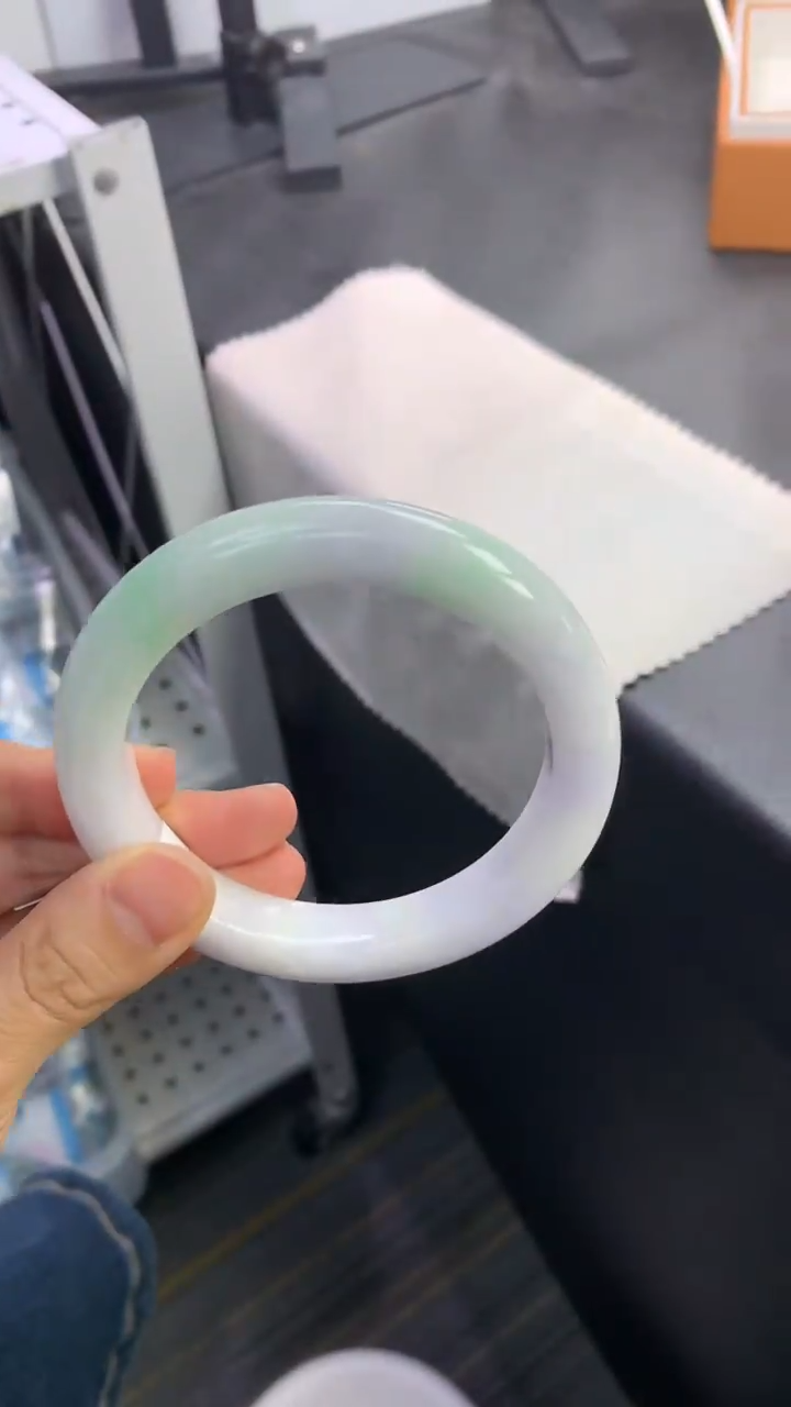 未镶嵌手镯翡翠退货需手镯吊牌标签完好