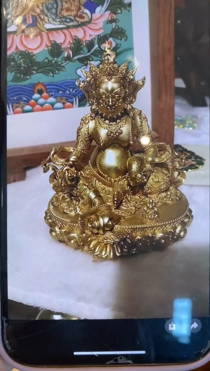 【闪购商品】泥塑黄C-与实物略有差异介意者慎拍