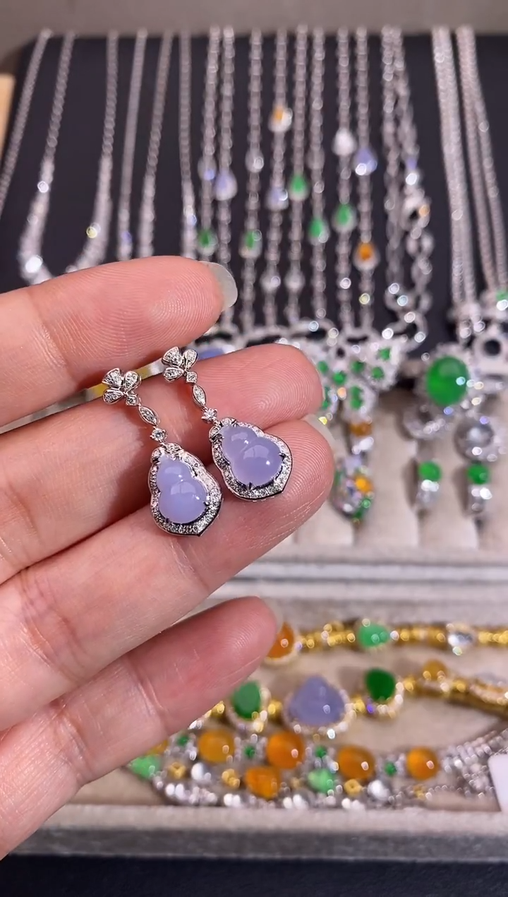 18K金镶嵌翡翠耳饰耳饰·