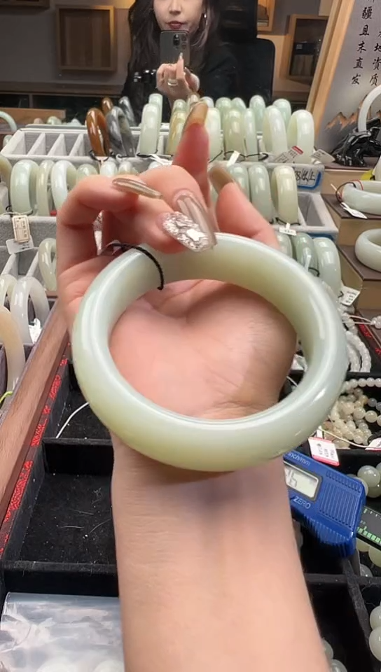 【闪购商品】和田玉手镯未镶嵌且末料高青白手镯57+