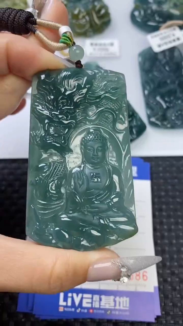 【闪购商品】翡翠颈饰未镶嵌111111111111111