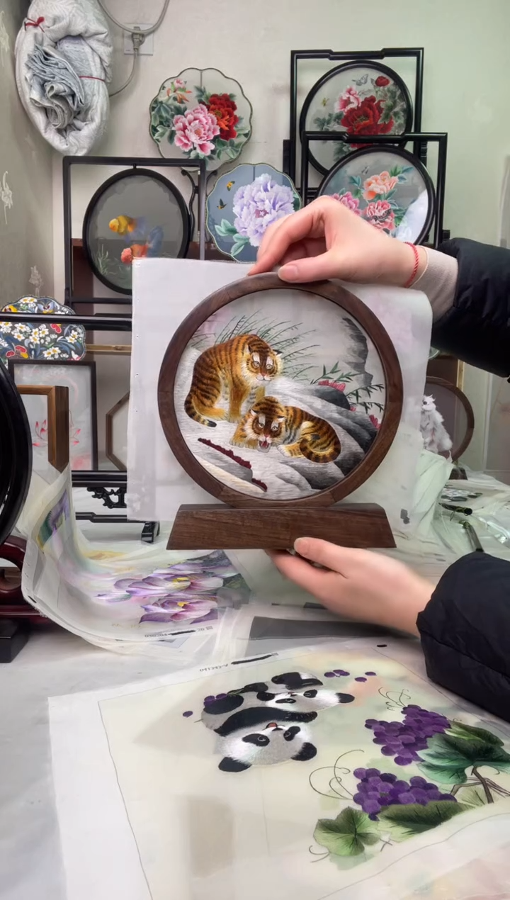 织绣信苏绣作品定制摆台